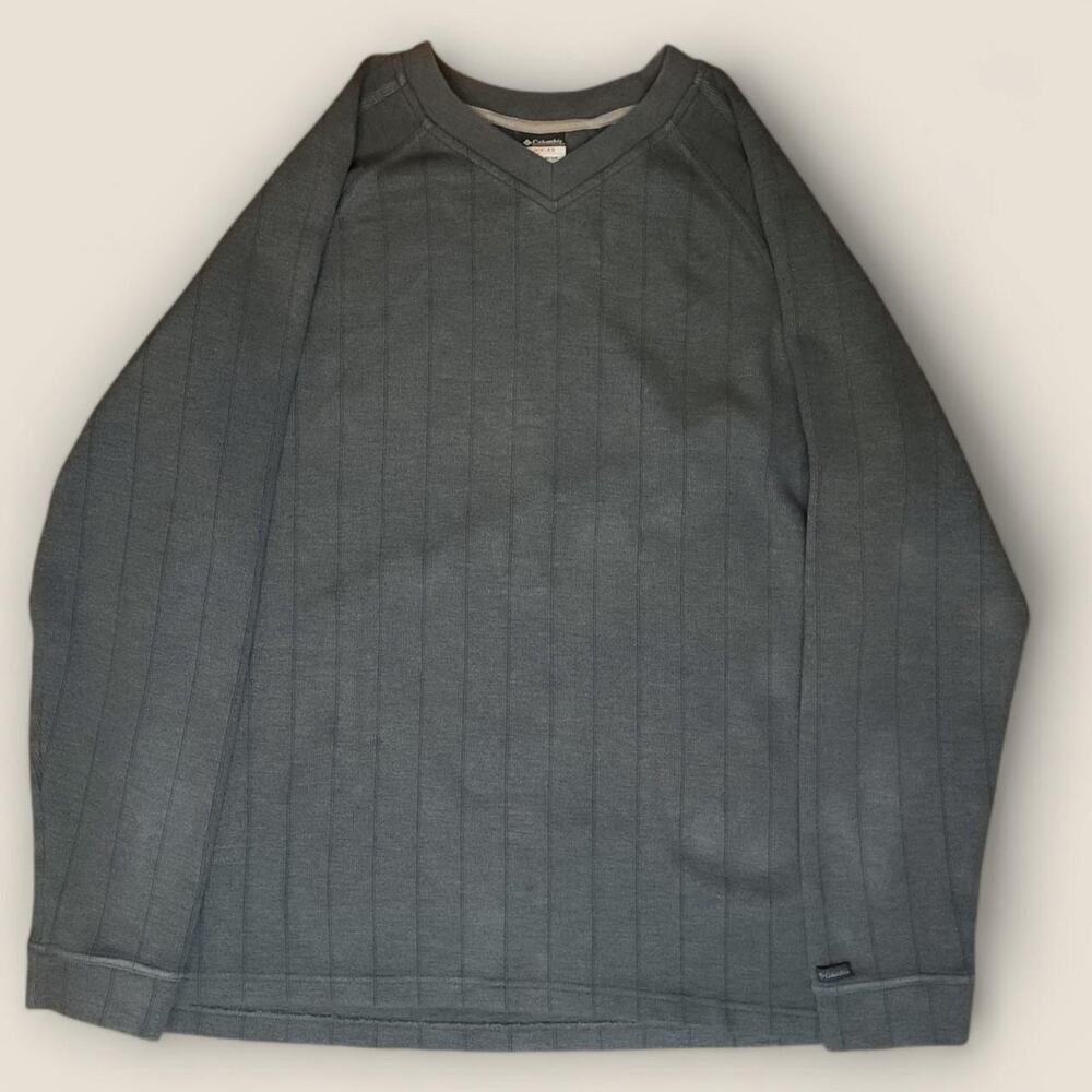 Vintage looking gray columbia sweater